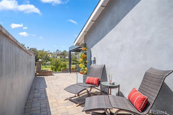 A private side-yard retreat offers yet another peaceful outdoor space to relax with a book, enjoy your morning coffee, or soak up the Southern California sun.