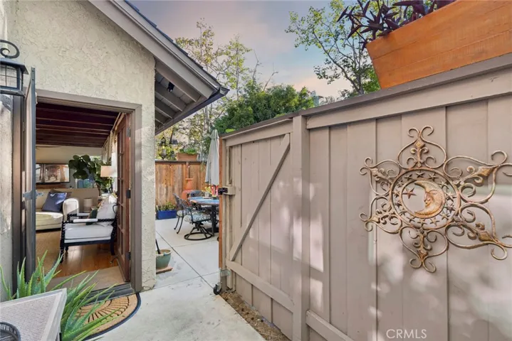 2071 Meadow View Ln, Costa Mesa, California 92627