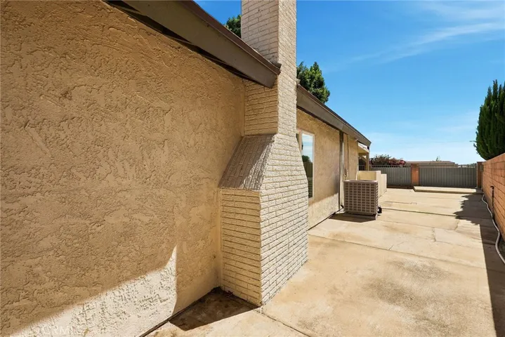11423 Bartee Ave, San Fernando, California 91345