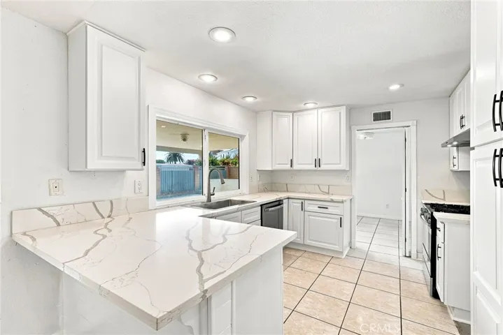 11423 Bartee Ave, San Fernando, California 91345