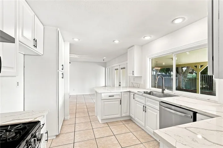 11423 Bartee Ave, San Fernando, California 91345