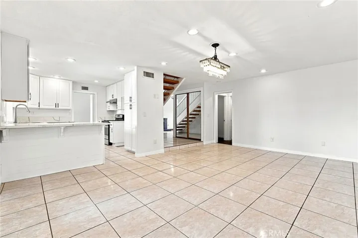 11423 Bartee Ave, San Fernando, California 91345