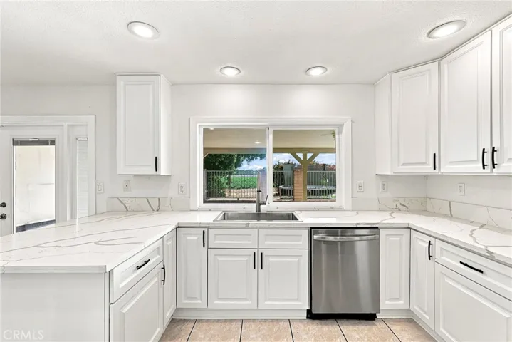 11423 Bartee Ave, San Fernando, California 91345