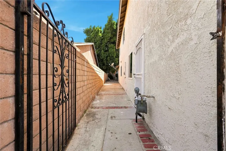 11423 Bartee Ave, San Fernando, California 91345