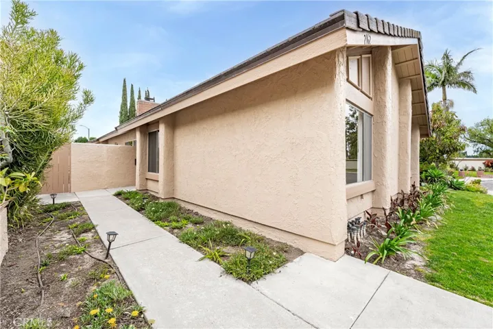 2162 Sweetbriar Road, Tustin, California 92780