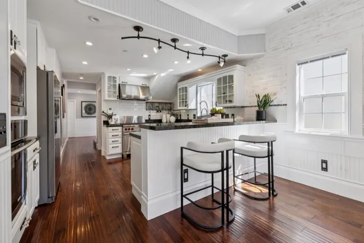917 Howard Avenue, Burlingame, California 94010