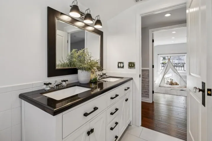 917 Howard Avenue, Burlingame, California 94010
