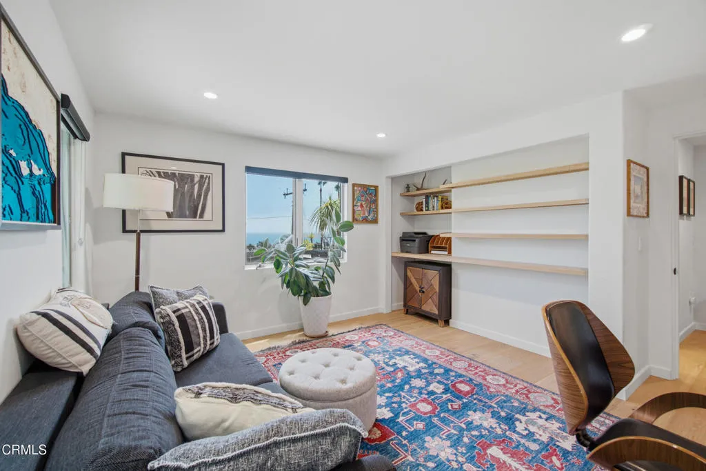 33_bedroom