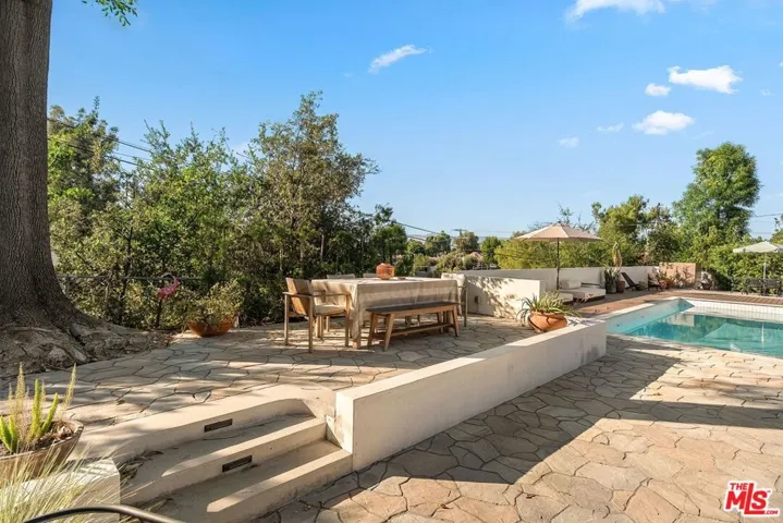 23811 Berdon Street, Woodland Hills, California 91367