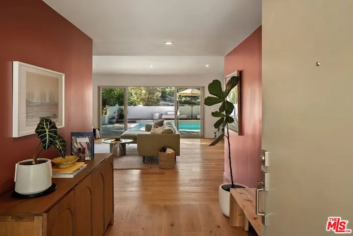 23811 Berdon Street, Woodland Hills, California 91367