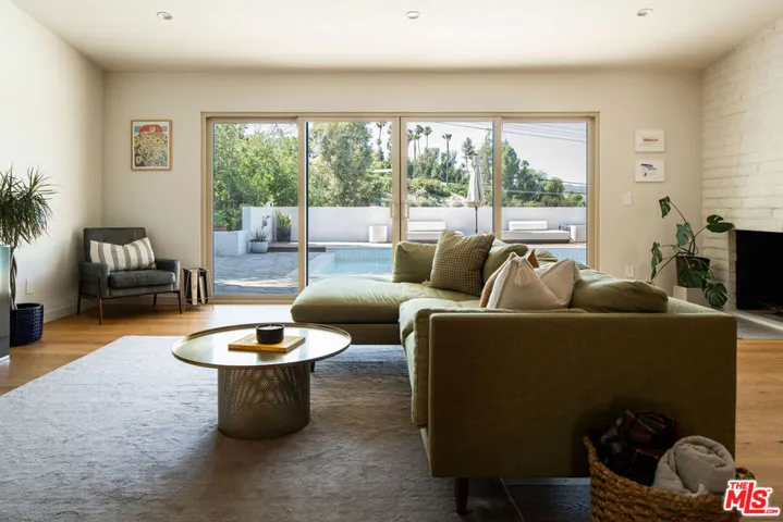 23811 Berdon Street, Woodland Hills, California 91367