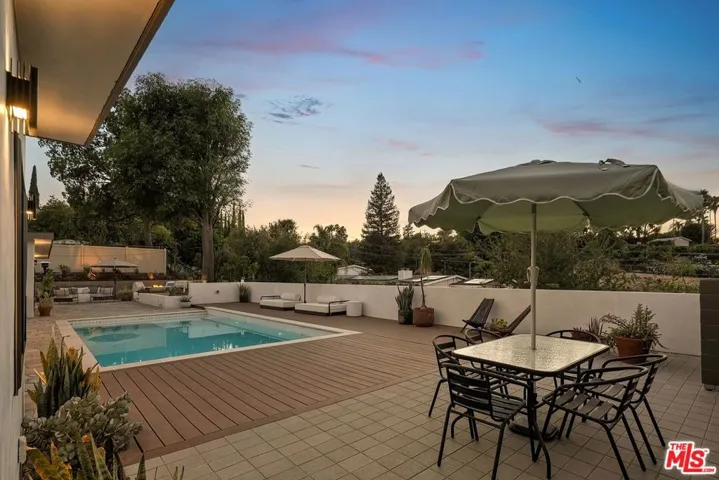 23811 Berdon Street, Woodland Hills, California 91367
