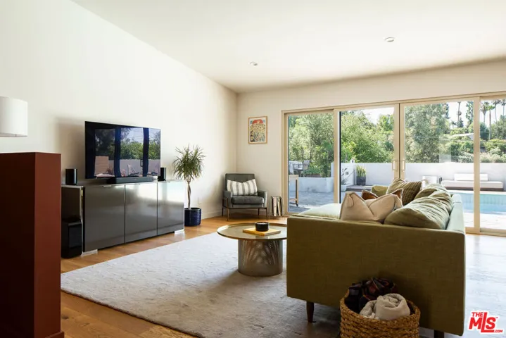 23811 Berdon Street, Woodland Hills, California 91367
