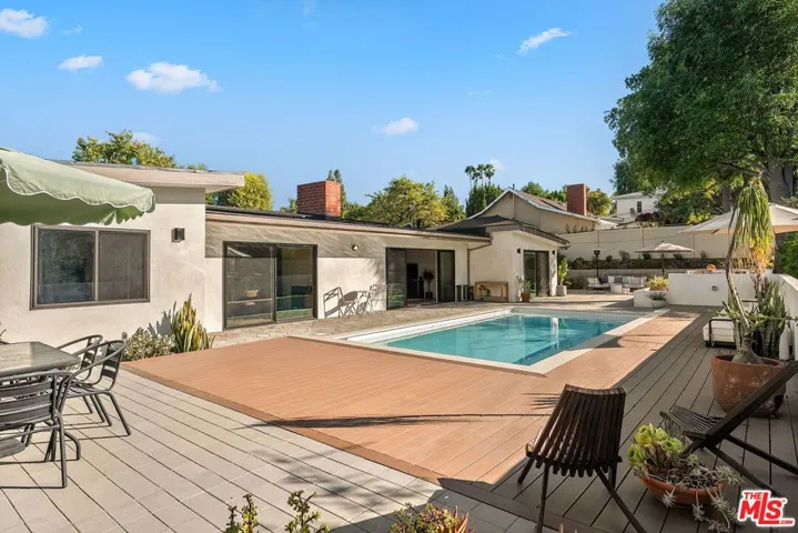 23811 Berdon Street, Woodland Hills, California 91367
