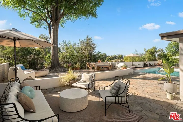 23811 Berdon Street, Woodland Hills, California 91367