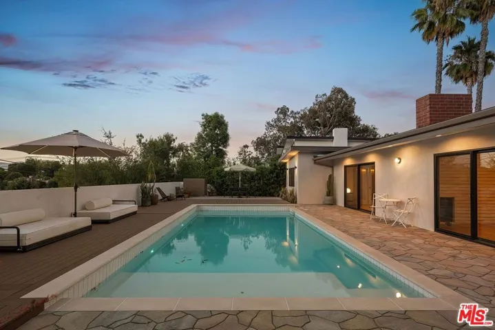 23811 Berdon Street, Woodland Hills, California 91367