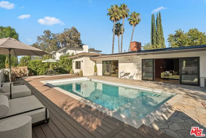 23811 Berdon Street, Woodland Hills, California 91367