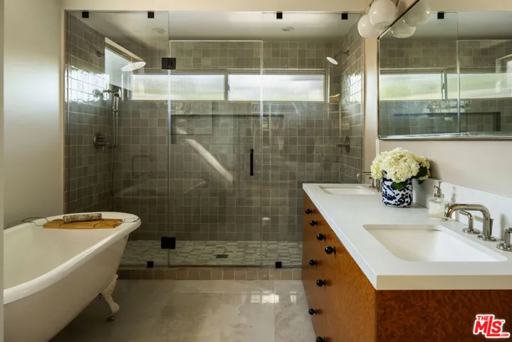 23811 Berdon Street, Woodland Hills, California 91367