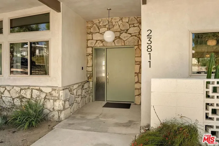23811 Berdon Street, Woodland Hills, California 91367