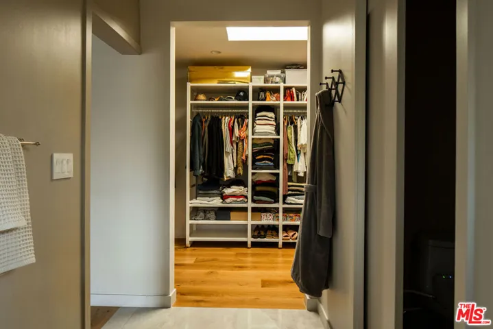 23811 Berdon Street, Woodland Hills, California 91367