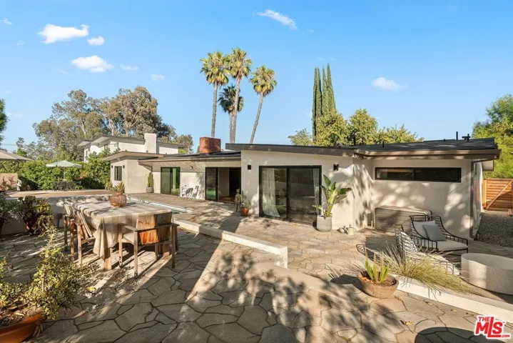 23811 Berdon Street, Woodland Hills, California 91367