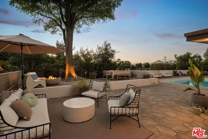 23811 Berdon Street, Woodland Hills, California 91367