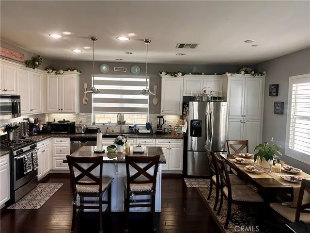 21881 Propello, Saugus, California 91350