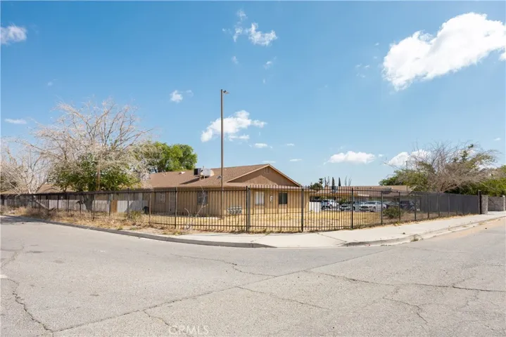 11200 Chamberlaine, Adelanto, California 92301