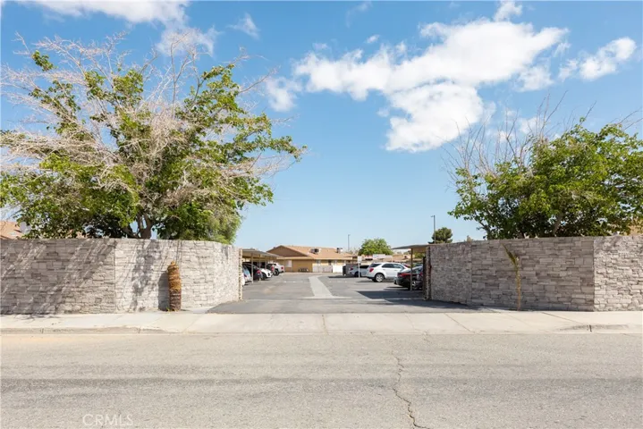 11200 Chamberlaine, Adelanto, California 92301