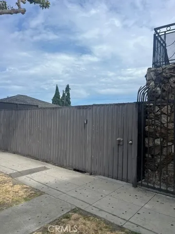 4623 E Compton, Compton, California 90221