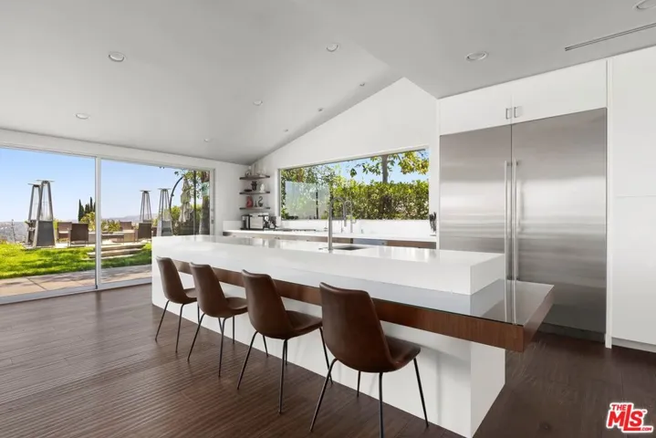 6020 Rod Avenue, Woodland Hills, California 91367