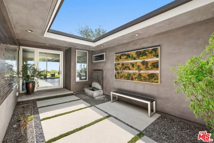 6020 Rod Avenue, Woodland Hills, California 91367