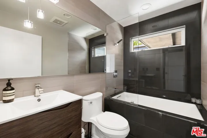6020 Rod Avenue, Woodland Hills, California 91367