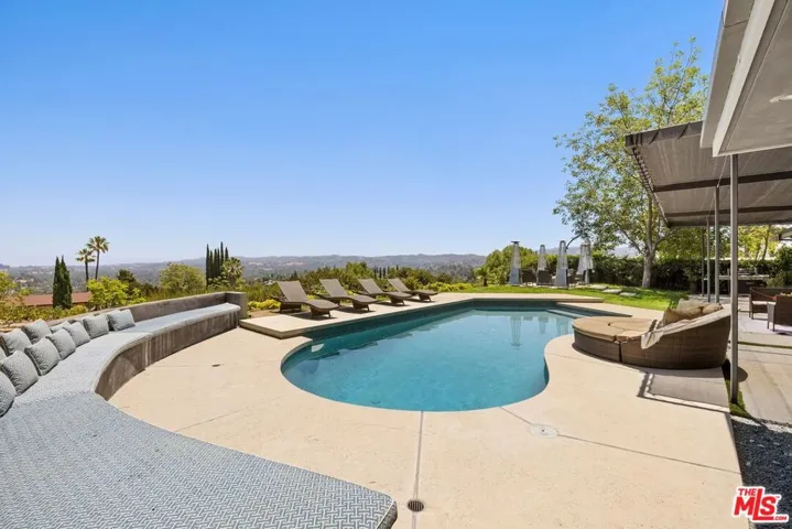 6020 Rod Avenue, Woodland Hills, California 91367