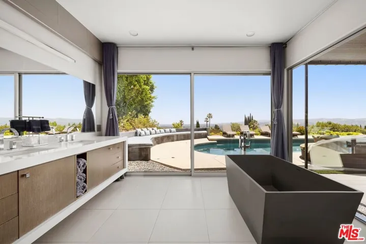 6020 Rod Avenue, Woodland Hills, California 91367