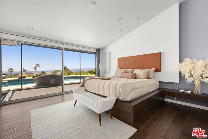 6020 Rod Avenue, Woodland Hills, California 91367