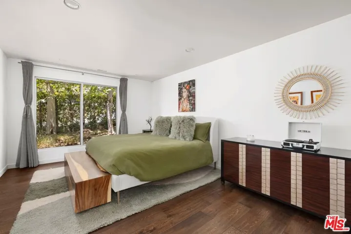 6020 Rod Avenue, Woodland Hills, California 91367