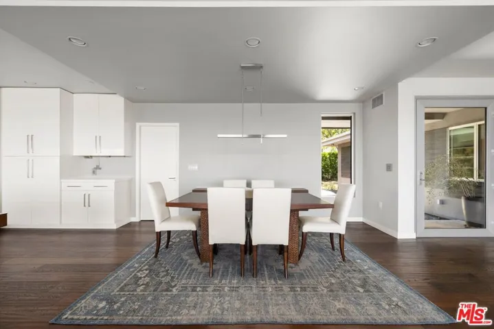 6020 Rod Avenue, Woodland Hills, California 91367