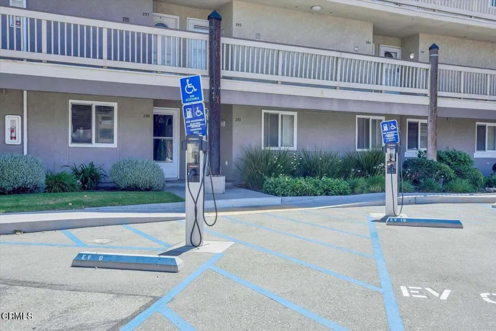 sURFSIDE  1 eEV CHARGING STATION