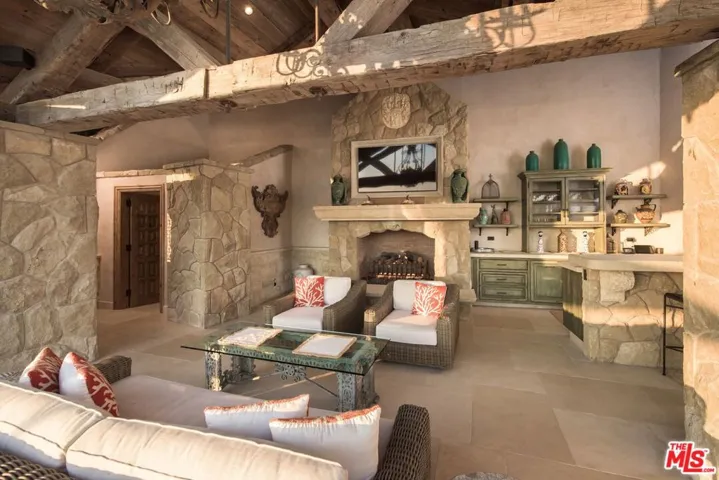 Pool cabana w/ outdoor kitchen