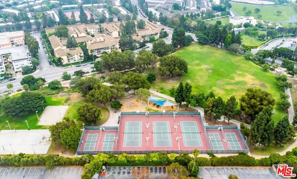 Fox Hills Park 1 Block Away