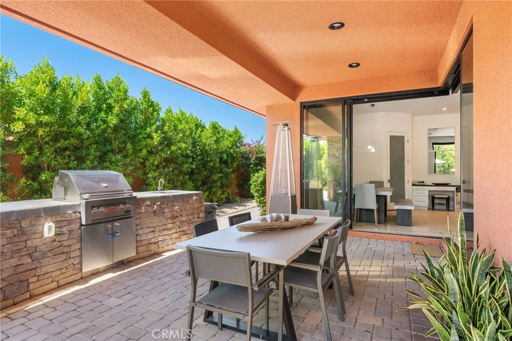Outdoor Dining Area Outdoor Dining Area