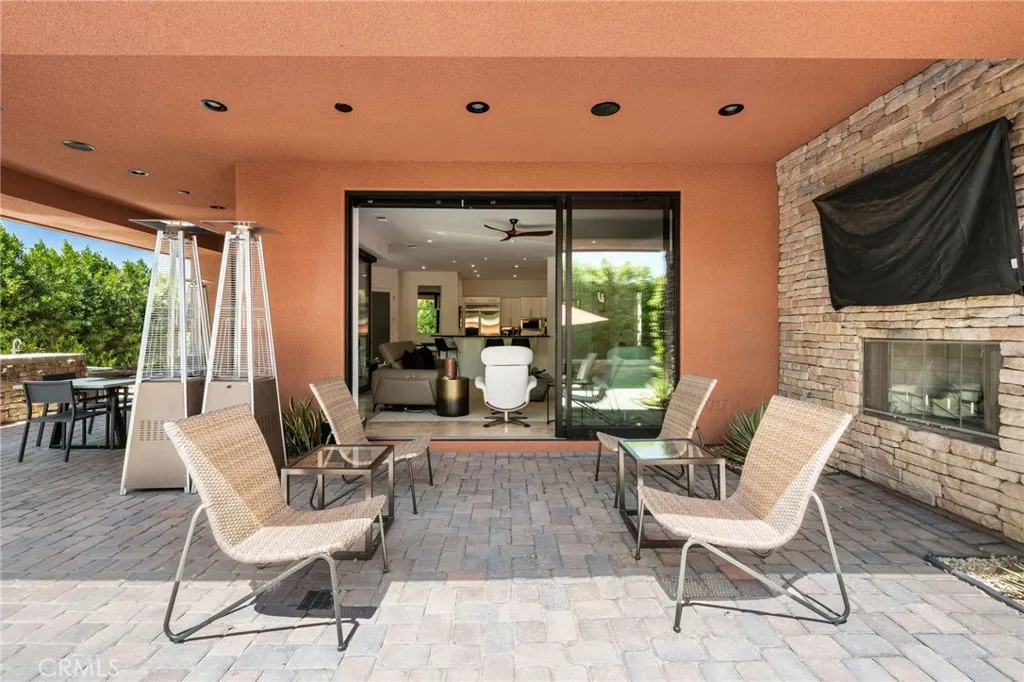 Outdoor Sitting Area Outdoor Sitting Area
