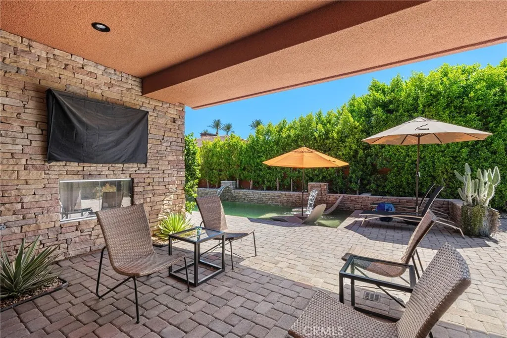 Outdoor Sitting Area Outdoor Sitting Area
