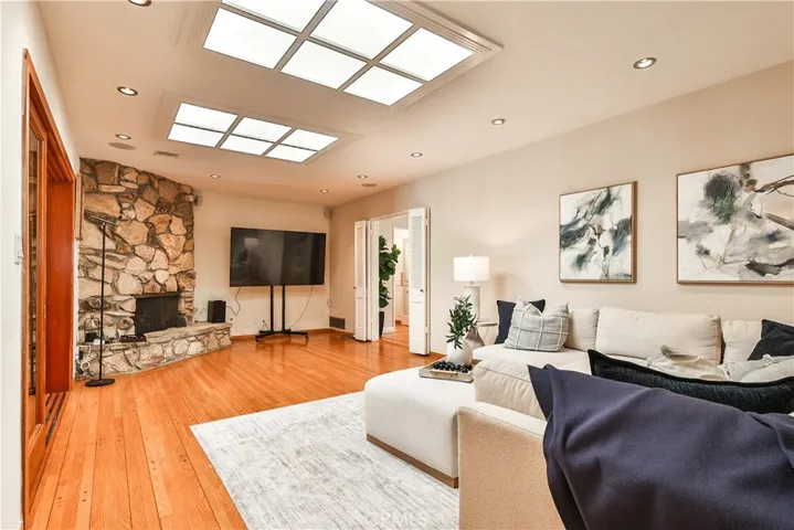 843 N Entrada, Glendora, California 91741
