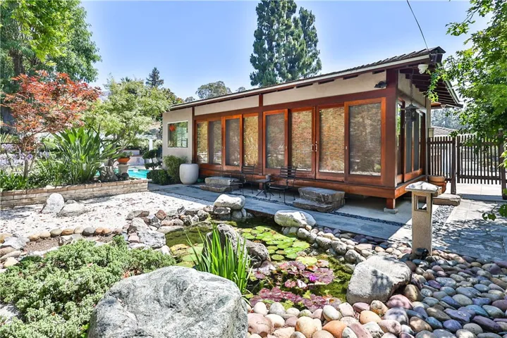 843 N Entrada, Glendora, California 91741