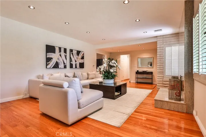 843 N Entrada, Glendora, California 91741