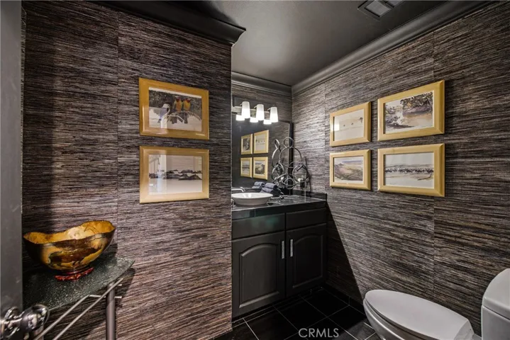 Stunning Powder Room!