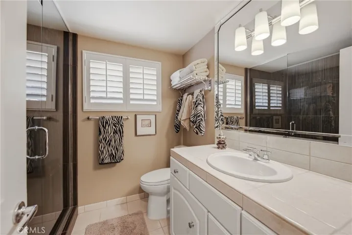 Upstairs hall bathroom