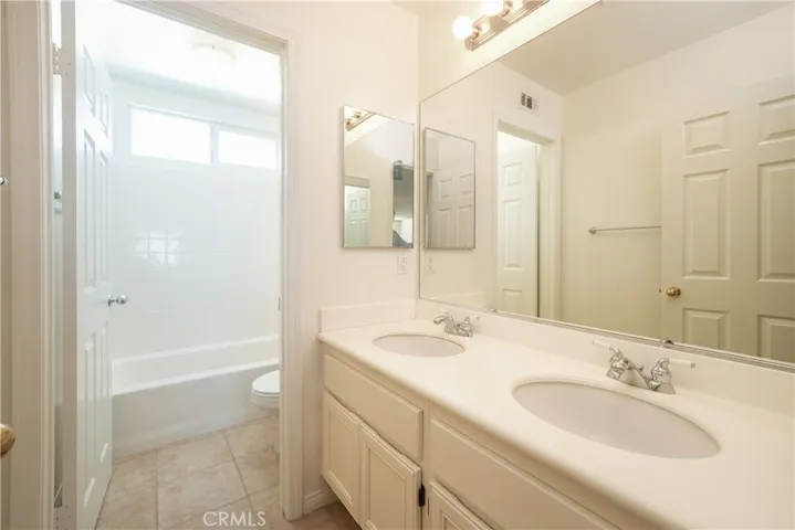 Upstairs Full Bath w/ Dual Sinks